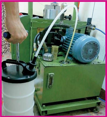 KA-6781 Установка для откачки масла с ручным приводом и комплектом зондов. 6,5л. ka-6781