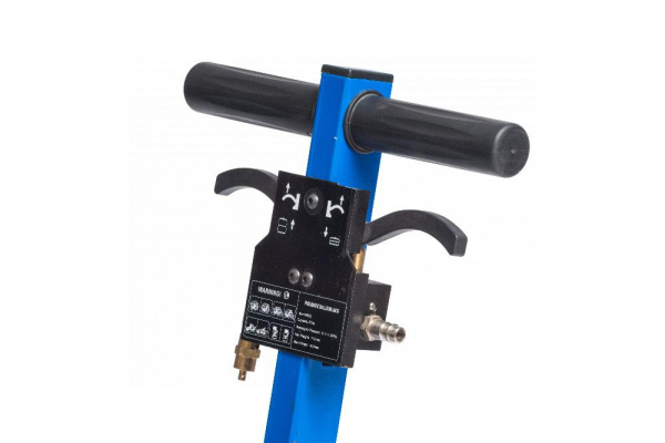 Домкрат подкатной пневматический, 2 т n022