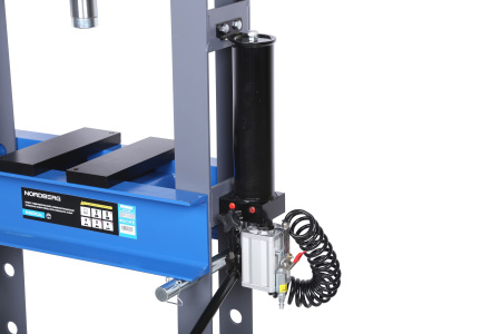 Пресс гидравлический, 30 т, пневмопривод n3631gal