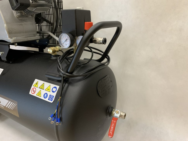 Компрессор поршневой 100.LB40 REMEZA (Белоруссия): 580 л/мин., 10 бар, ресивер 100 л., 3 кВт, 380В, габариты без упак. 1150x500x1000 мм, 100 кг. сб4/с-100.lb40