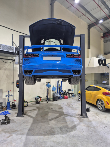 Подъемник двухстоечный 4 т, верхняя синхронизация, с электростопорами, H=4 м, 380 В, серый n4120h1e-4g