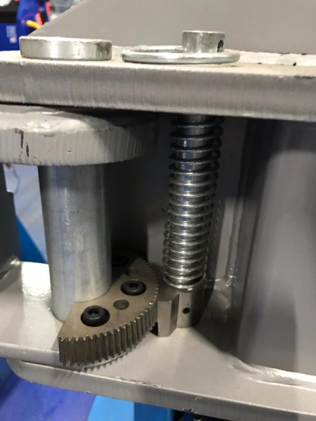 Подъемник двухстоечный, 4 т n4122a-4t_220v