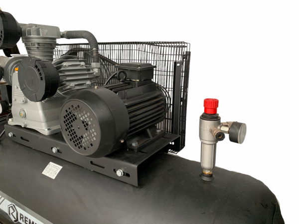 Компрессор поршневой 270.LB75 REMEZA (Белоруссия): 950 л/мин., 10 бар, ресивер 270 л., 5,5 кВт, 380В, габариты без упак. 1650x510x1150 мм, 195 кг. сб4/ф-270.lb75
