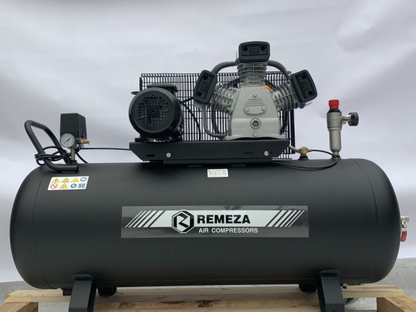 Компрессор поршневой 200.LB40 REMEZA (Белоруссия): 580 л/мин., 10 бар, ресивер 200 л., 3 кВт, 380В, габариты без упак. 1460x560x1150 мм, 140 кг. сб4/с-200.lb40